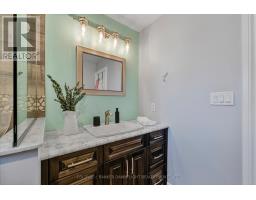 17 HAWTHORN CRESCENT - 24