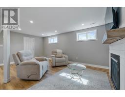 17 HAWTHORN CRESCENT - 27