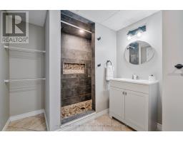 17 HAWTHORN CRESCENT - 32