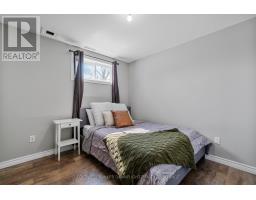 17 HAWTHORN CRESCENT - 33