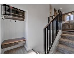 17 HAWTHORN CRESCENT - 4