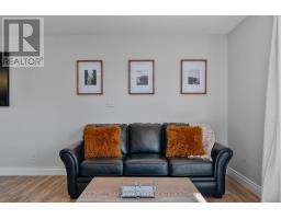 17 HAWTHORN CRESCENT - 7