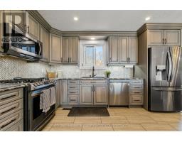 17 HAWTHORN CRESCENT - 8