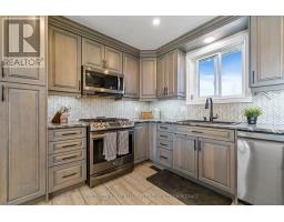 17 HAWTHORN CRESCENT - 9