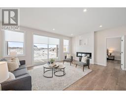 11 - 32 POSTMA CRESCENT - 12