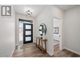 11 - 32 POSTMA CRESCENT - 2