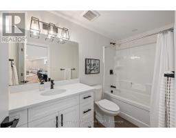 11 - 32 POSTMA CRESCENT - 26