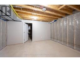 11 - 32 POSTMA CRESCENT - 27