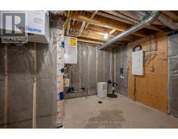 11 - 32 POSTMA CRESCENT - 28