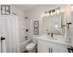 11 - 32 POSTMA CRESCENT - 9