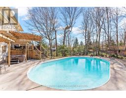 8 CRAMSTON CRESCENT - 40