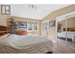 21 - 121 MEADOWCREEK DRIVE - 18