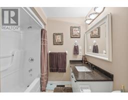 4 OAKWOOD COURT - 23