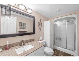 4 OAKWOOD COURT - 32