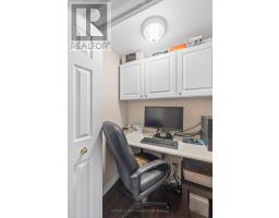 4 OAKWOOD COURT - 33