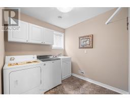 4 OAKWOOD COURT - 34