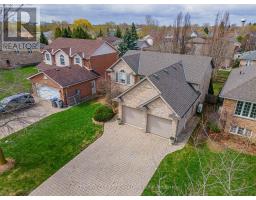 4 OAKWOOD COURT - 41