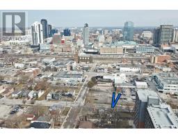 225 SIMCOE STREET - 24