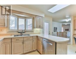 8 - 60 ROSECLIFFE CRESCENT - 10