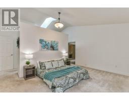 8 - 60 ROSECLIFFE CRESCENT - 25