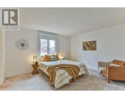 8 - 60 ROSECLIFFE CRESCENT - 30