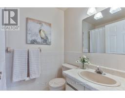 8 - 60 ROSECLIFFE CRESCENT - 33