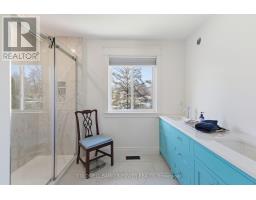 54 LLOYD MANOR CRESCENT - 29