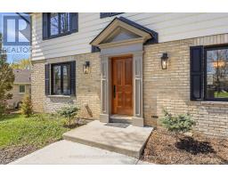 54 LLOYD MANOR CRESCENT - 3