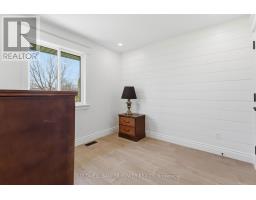 54 LLOYD MANOR CRESCENT - 32