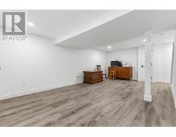 54 LLOYD MANOR CRESCENT - 37