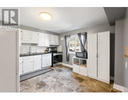 60 - 300 SANDRINGHAM CRESCENT - 12