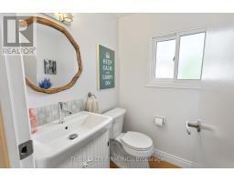 60 - 300 SANDRINGHAM CRESCENT - 15