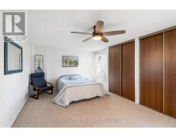 60 - 300 SANDRINGHAM CRESCENT - 16