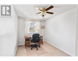 60 - 300 SANDRINGHAM CRESCENT - 21