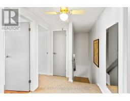 60 - 300 SANDRINGHAM CRESCENT - 23