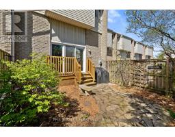 60 - 300 SANDRINGHAM CRESCENT - 29