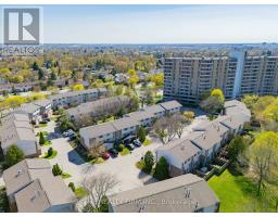 60 - 300 SANDRINGHAM CRESCENT - 32