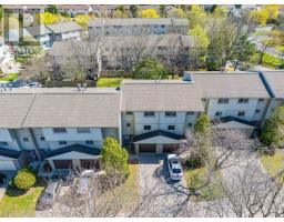 60 - 300 SANDRINGHAM CRESCENT - 33