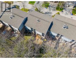 60 - 300 SANDRINGHAM CRESCENT - 35