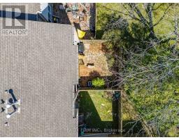 60 - 300 SANDRINGHAM CRESCENT - 36