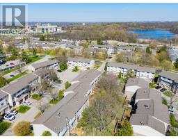 60 - 300 SANDRINGHAM CRESCENT - 37