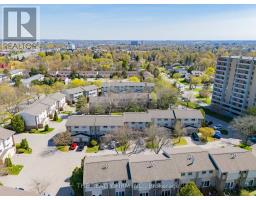 60 - 300 SANDRINGHAM CRESCENT - 39