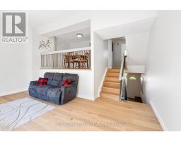 60 - 300 SANDRINGHAM CRESCENT - 7