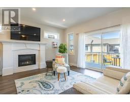 176 BOARDWALK WAY - 14