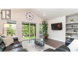 35 WEIR CRESCENT - 14