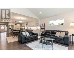 35 WEIR CRESCENT - 16