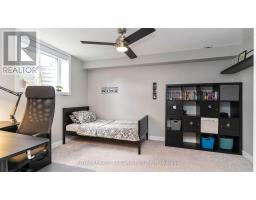 35 WEIR CRESCENT - 23