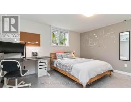 35 WEIR CRESCENT - 25
