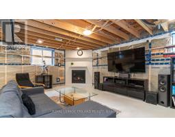 35 WEIR CRESCENT - 26