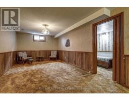 57 LAURENTIAN DRIVE S - 37
